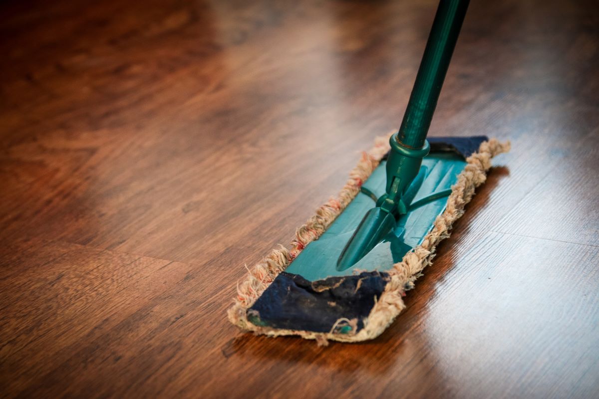 cleaning floor mop